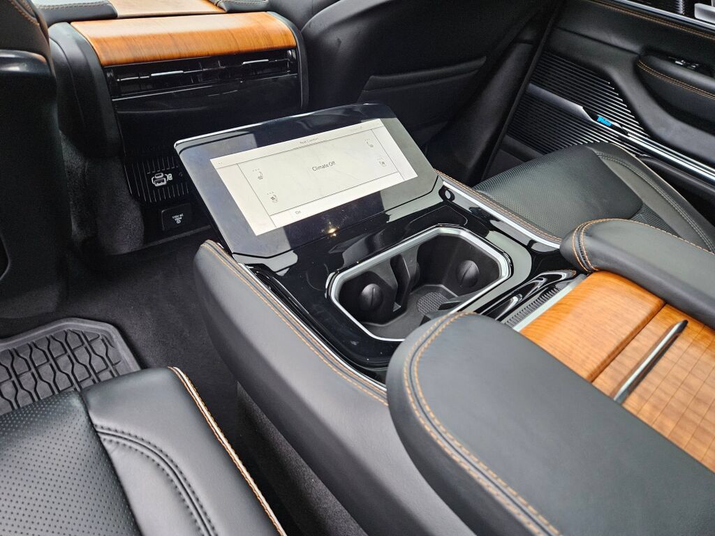 Used 2024 Jeep Grand Wagoneer L Series III AWD/4WD image 16