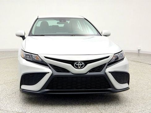 Used 2023 Toyota Camry SE image 2