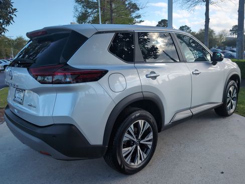 Used 2023 Nissan Rogue SV image 10