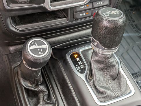 Used 2018 Jeep Wrangler Sport AWD/4WD image 29