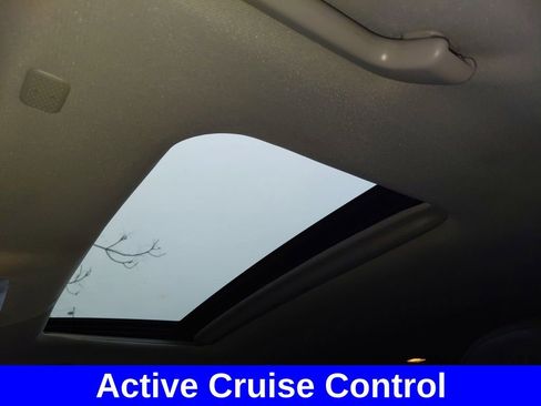 Used 2019 Toyota Highlander XLE image 18