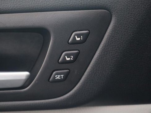 Used 2018 Toyota Highlander Limited AWD/4WD image 11