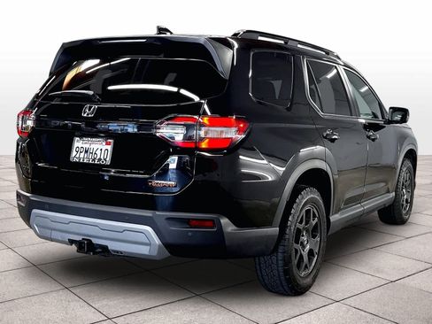 Used 2025 Honda Pilot TrailSport image 14