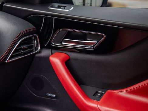 Used 2020 Jaguar F-PACE R-Sport image 13