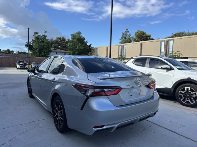 Used 2021 Toyota Camry SE FWD image 5