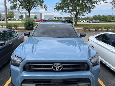 Used 2025 Toyota 4Runner SR5 AWD/4WD image 2