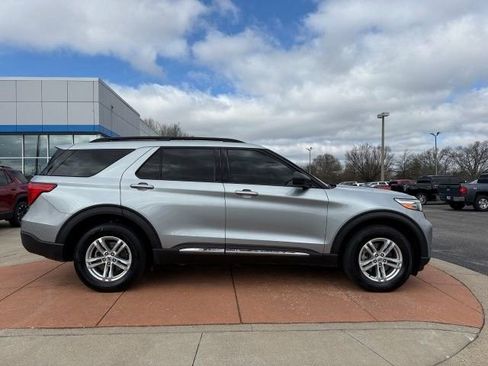 Used 2023 Ford Explorer XLT w/ Equipment Group 202A image 7
