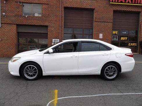 Used 2017 Toyota Camry SE image 8
