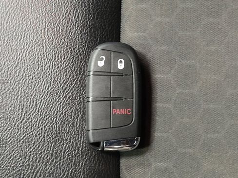 Used 2018 Jeep Compass Latitude image 32