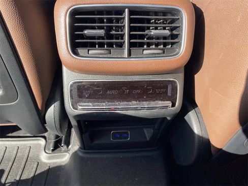 Used 2024 Mercedes-Benz GLS 450 4MATIC image 28