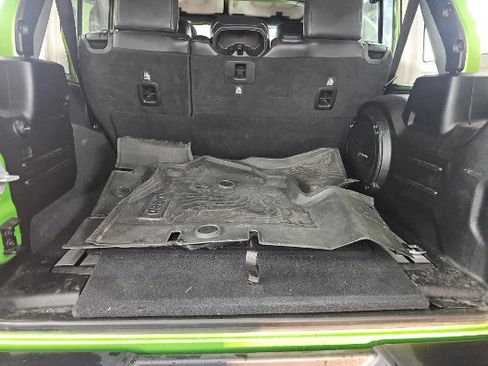 Used 2019 Jeep Wrangler Unlimited Rubicon w/ Uconnect 4C Nav & Sound Group AWD/4WD image 16