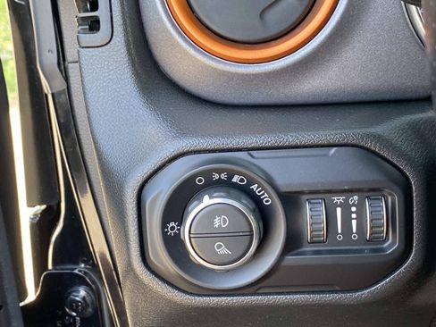 Certified 2022 Jeep Gladiator Mojave w/ LED Lighting Group AWD/4WD image 26