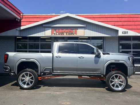 Used 2024 GMC Sierra 2500 Denali Ultimate w/ Max Trailering Package image 2