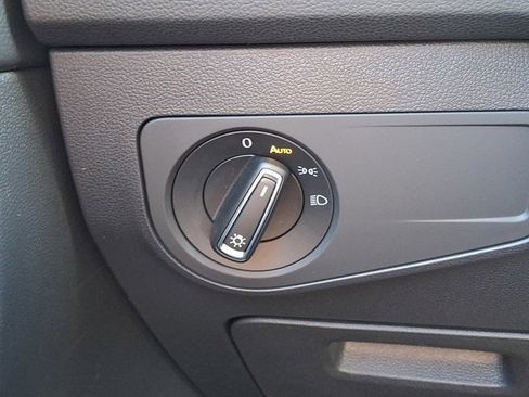 Certified 2022 Volkswagen Tiguan SE image 27