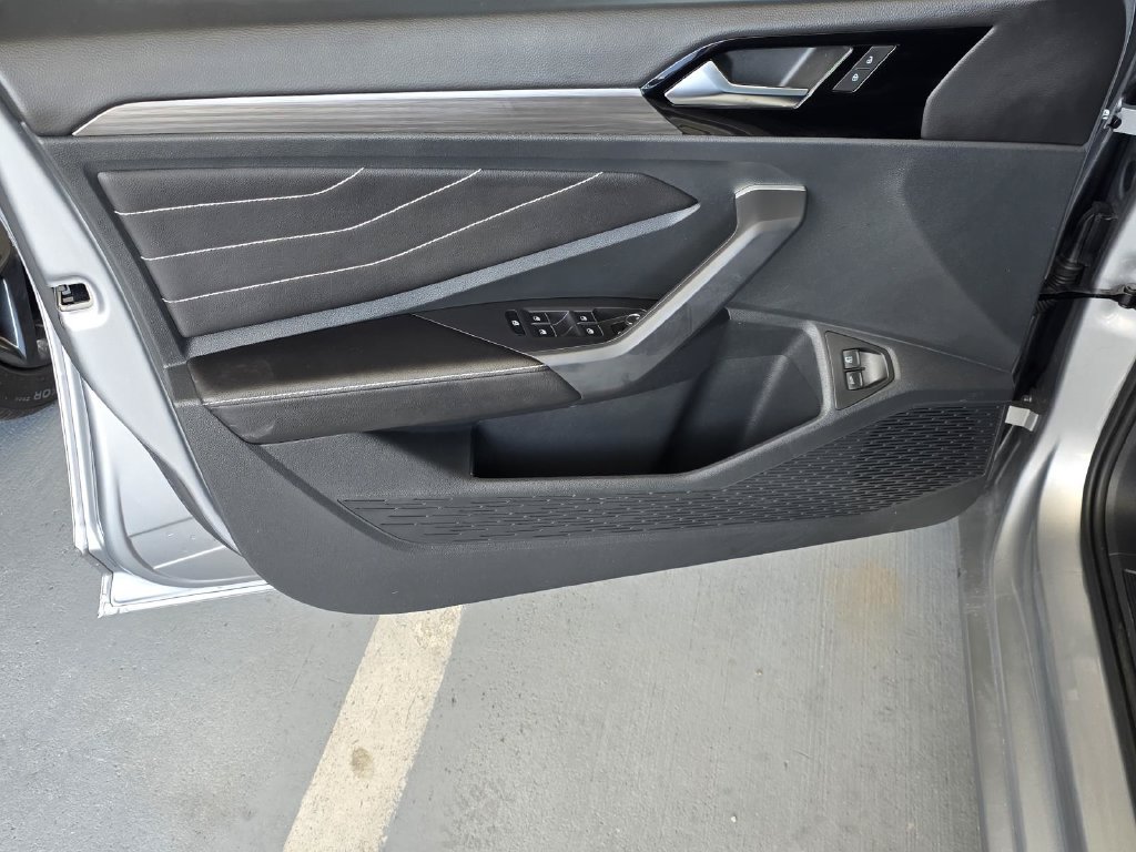 Used 2023 Volkswagen Jetta SEL FWD image 29