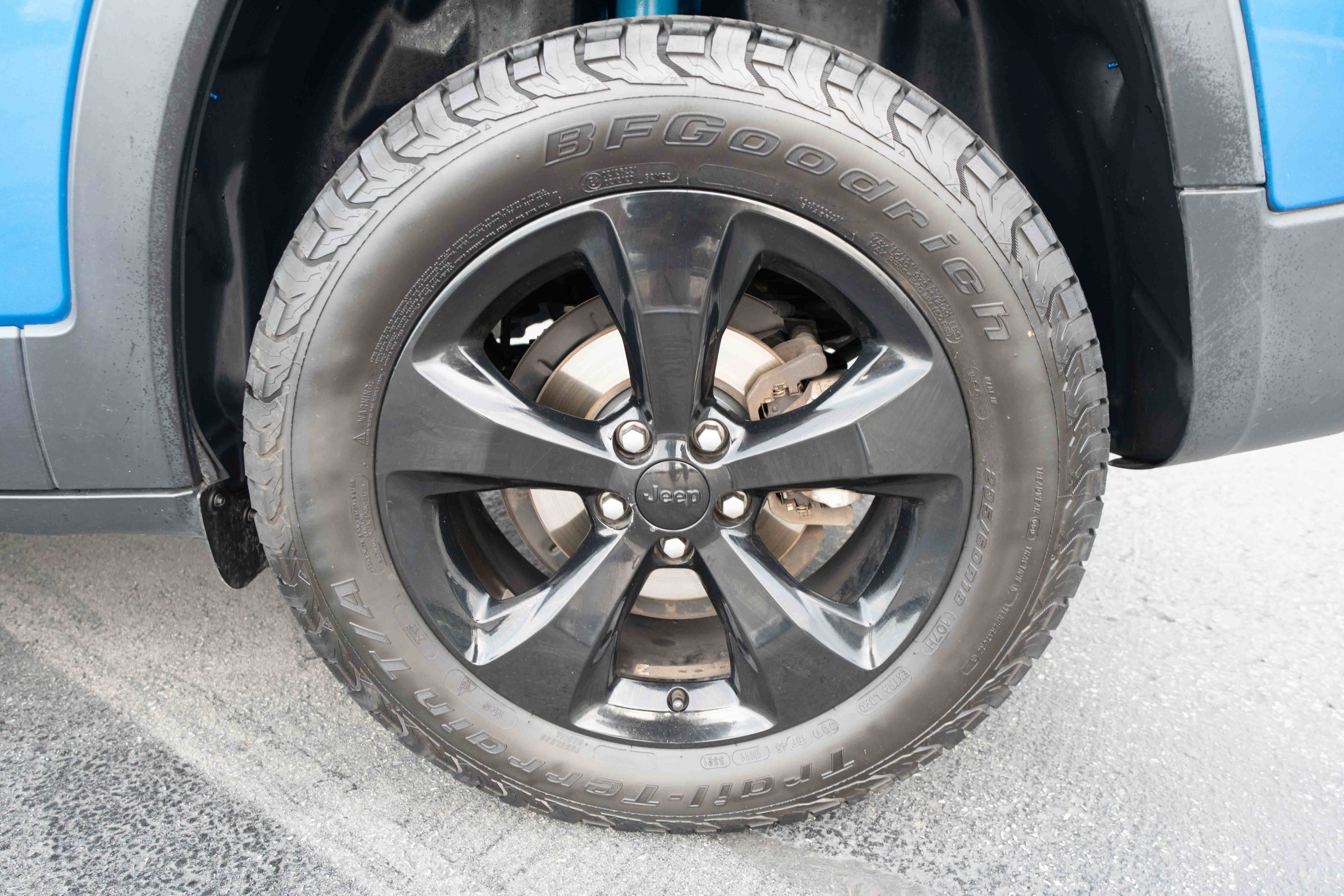 Used 2017 Jeep Cherokee Sport w/ Cold Weather Group FWD image 29