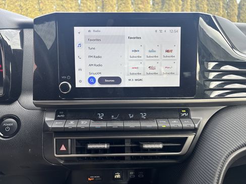 Used 2025 Toyota Camry SE image 24