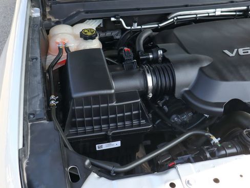 Used 2019 Chevrolet Colorado LT AWD/4WD image 12
