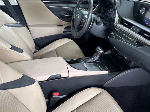 Certified 2020 Lexus ES 300h w/ Premium Package FWD image 19