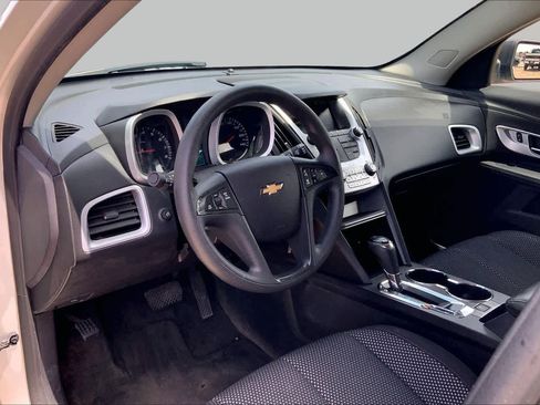 Used 2017 Chevrolet Equinox LS FWD image 18