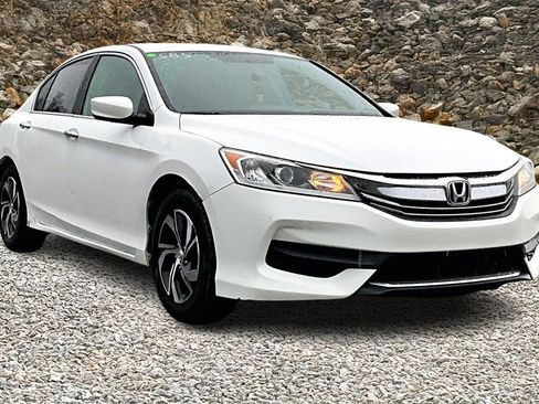 Used 2017 Honda Accord LX image 9