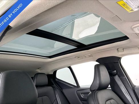 Certified 2025 Volvo XC40 B5 Plus AWD/4WD image 22