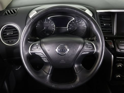 Used 2019 Nissan Pathfinder SV image 39