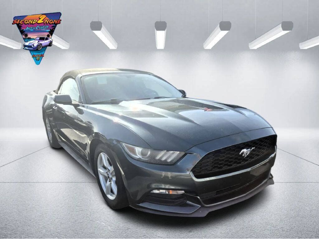 Used 2015 Ford Mustang Convertible RWD image 3