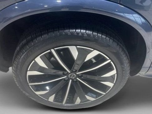 Used 2025 Volvo XC90 B5 Plus AWD/4WD image 6
