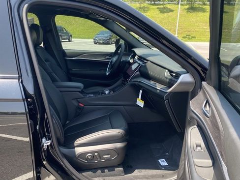 New 2025 Jeep Grand Cherokee Limited w/ Black Appearance Package image 29