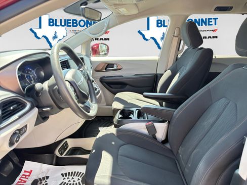 Used 2018 Chrysler Pacifica Touring Plus FWD image 11
