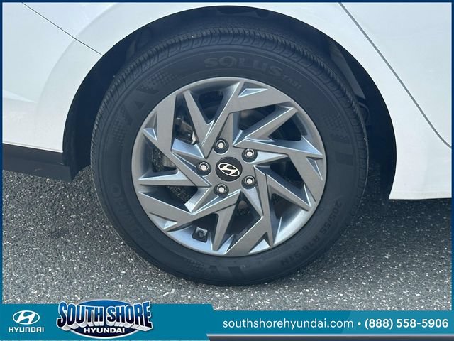 Certified 2024 Hyundai Elantra Blue FWD image 9