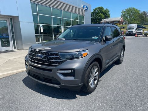 Used 2023 Ford Explorer XLT w/ Equipment Group 202A AWD/4WD image 2