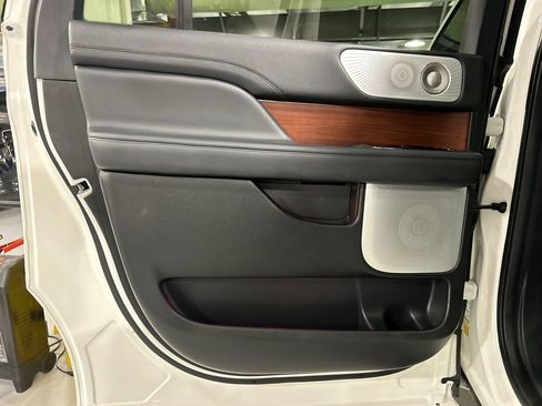 Used 2023 Lincoln Navigator L Reserve AWD/4WD image 22