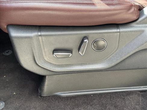 Used 2022 Ford Expedition Limited image 12