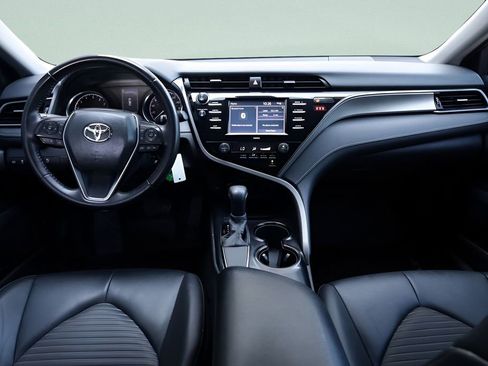 Used 2020 Toyota Camry SE FWD image 29