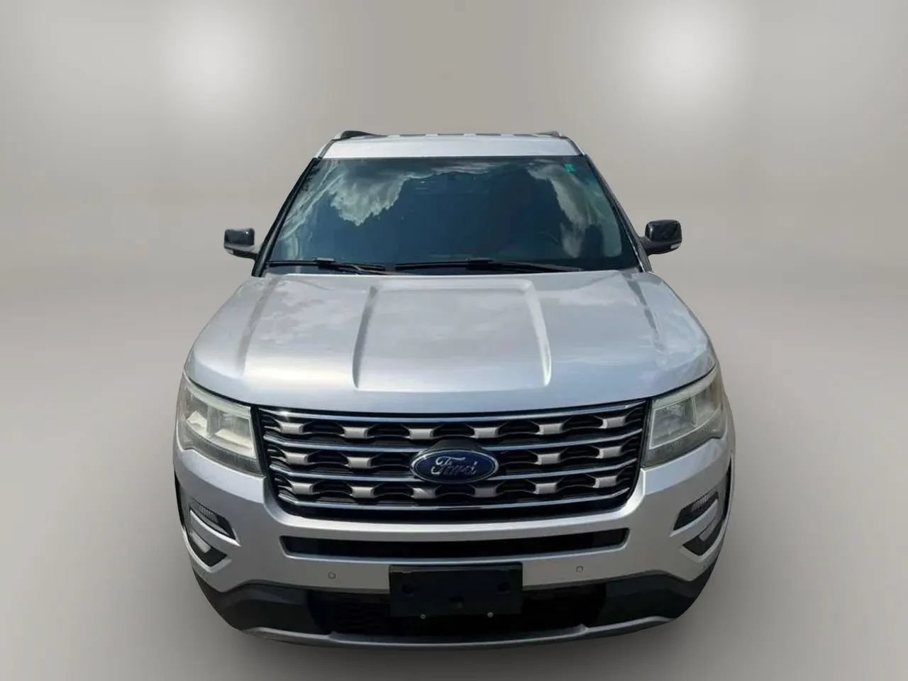 Used 2016 Ford Explorer XLT w/ Equipment Group 202A FWD image 3