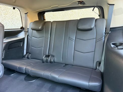 Used 2019 Cadillac Escalade Premium Luxury RWD image 14