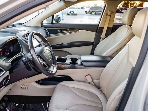 Used 2019 Lincoln Nautilus Select image 19