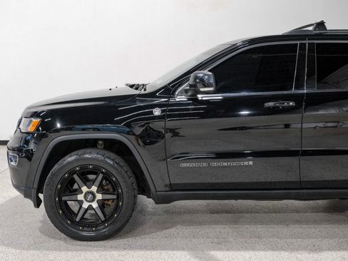 Used 2017 Jeep Grand Cherokee Limited image 10