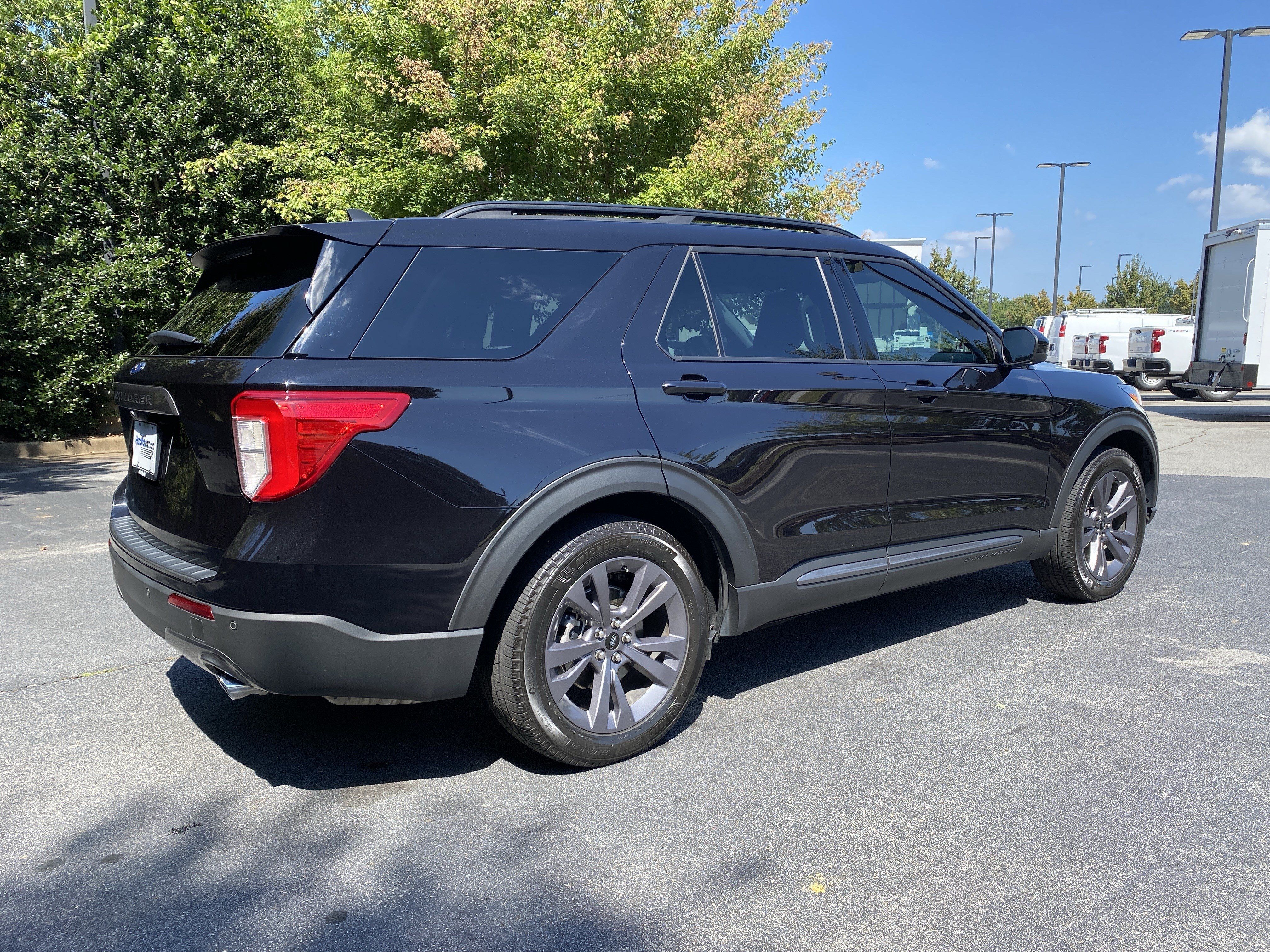 Used 2023 Ford Explorer XLT w/ Equipment Group 202A RWD image 9
