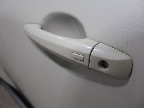 Used 2023 Nissan Rogue SL w/ SL Premium Package image 9