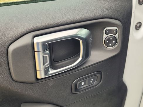 New 2025 Jeep Gladiator Sport image 10