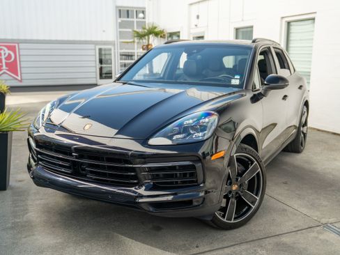 Used 2022 Porsche Cayenne image 3