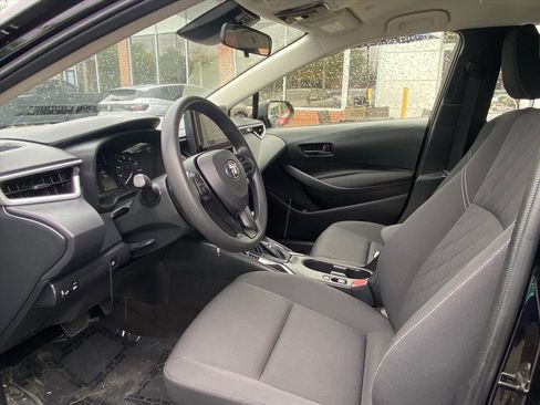 Used 2025 Toyota Corolla LE image 11