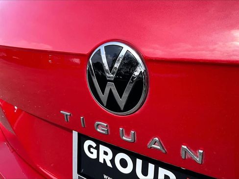 Certified 2023 Volkswagen Tiguan SE w/ Panoramic Sunroof Package image 10