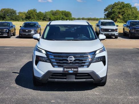 Used 2024 Nissan Rogue SV FWD image 2