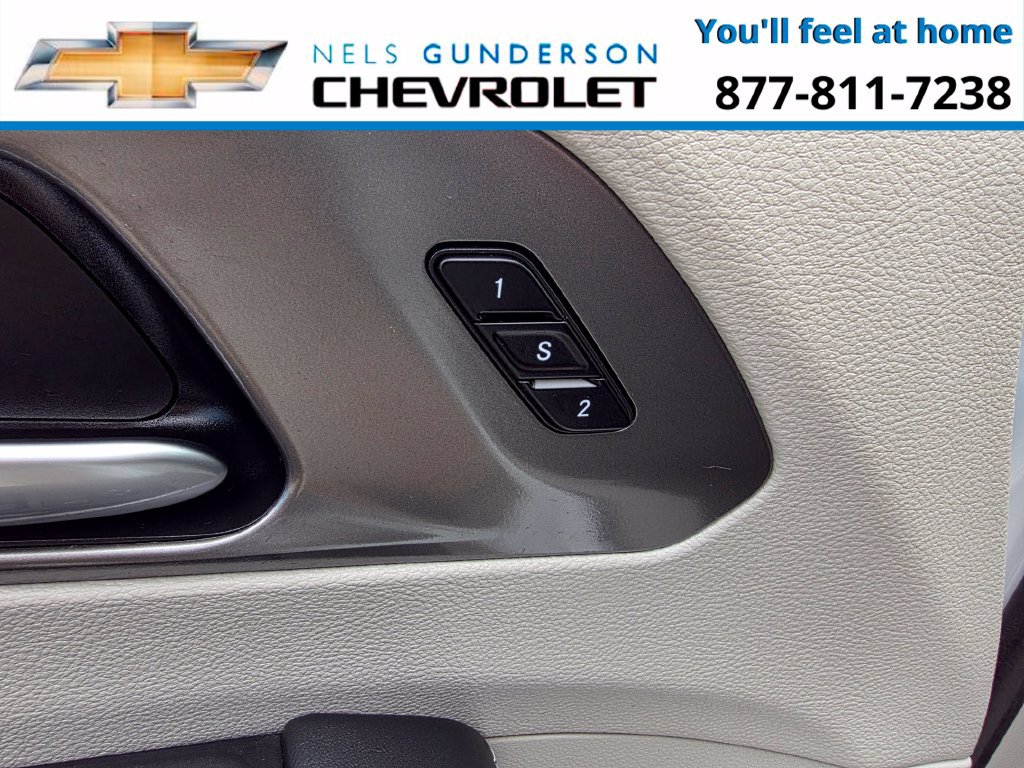 Used 2024 Chrysler Pacifica Touring-L FWD image 24