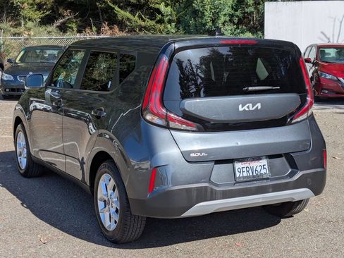 Used 2023 Kia Soul LX w/ Option Group 015 FWD image 7