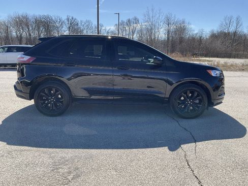 Used 2023 Ford Edge SE w/ Black Appearance Package image 4